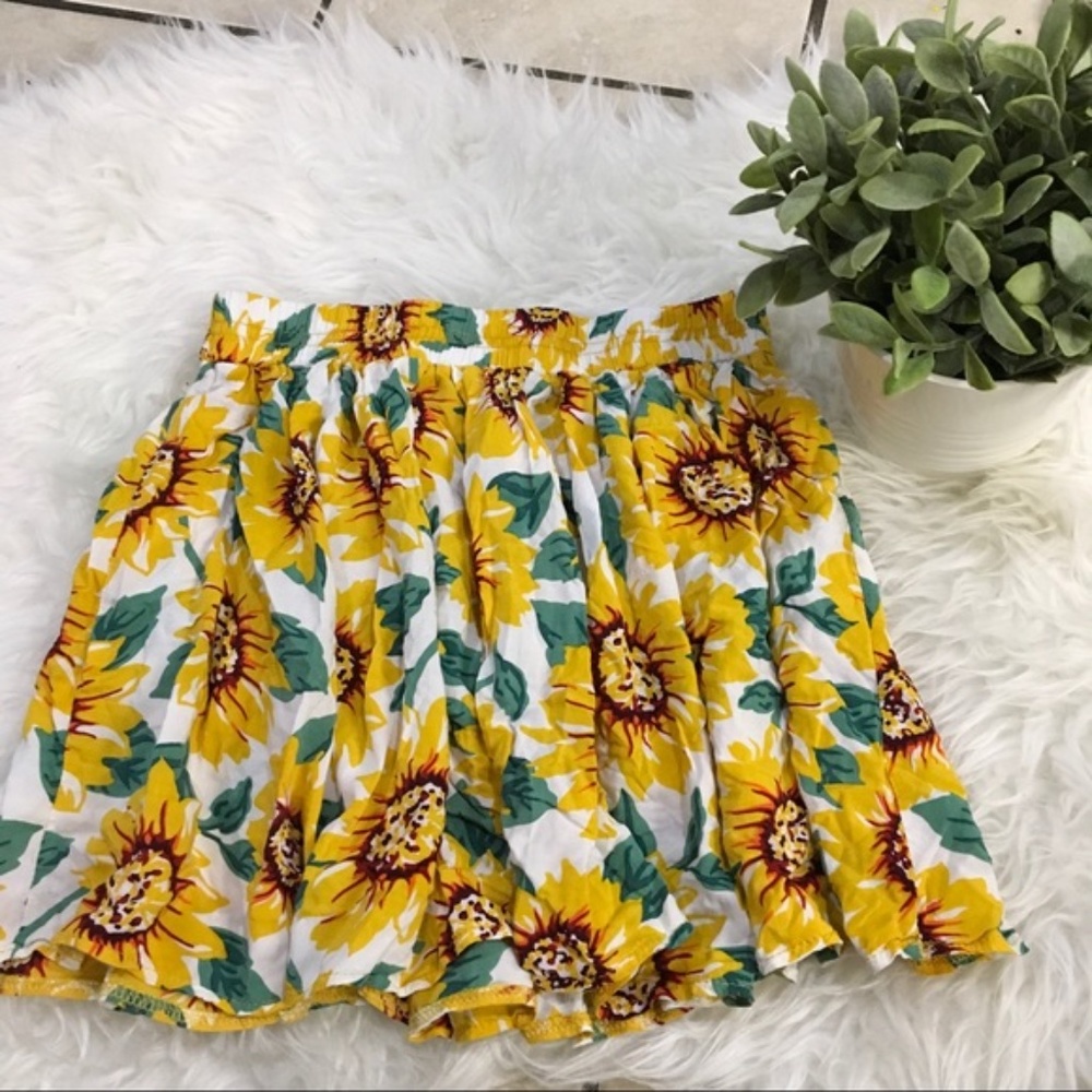 RARE Brandy Melville Luma Sunflower Skirt - Picture 8 of 10